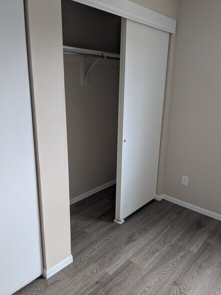 Master Bedroom - 5350 Camelot Dr