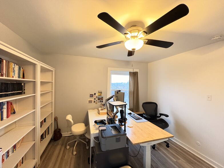 Building Photo - 5737 Hobart St