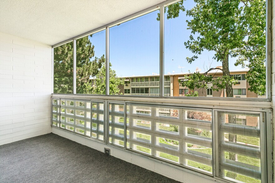 Building Photo - 725 S Alton Way