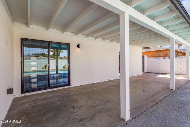 Building Photo - 7308 E Granada Rd