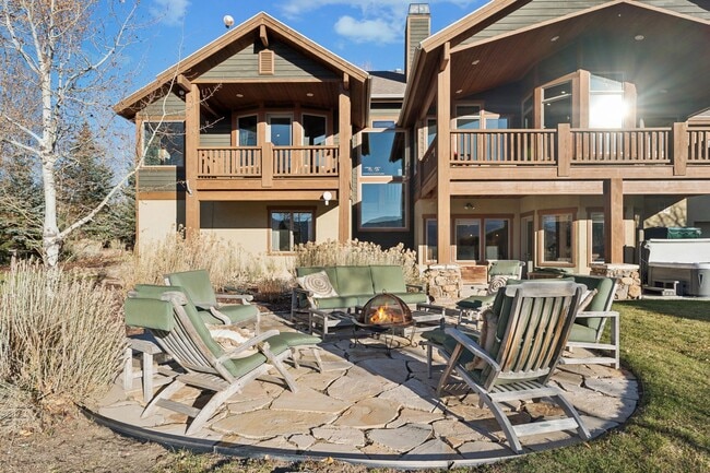 Building Photo - 6035 Mountain Ranch Dr