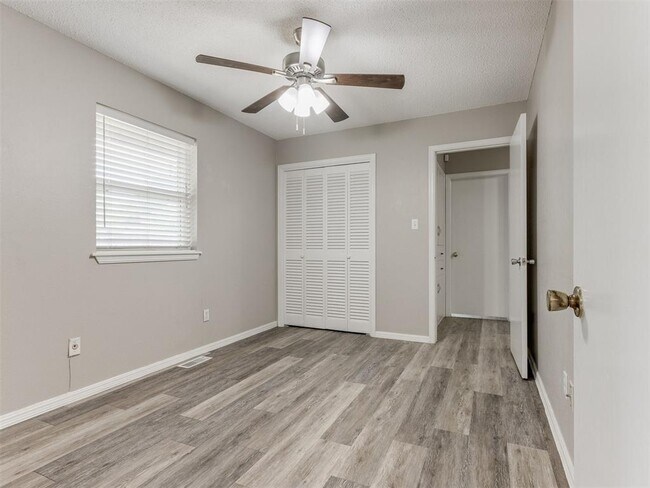 Building Photo - 339 Rosewood Dr
