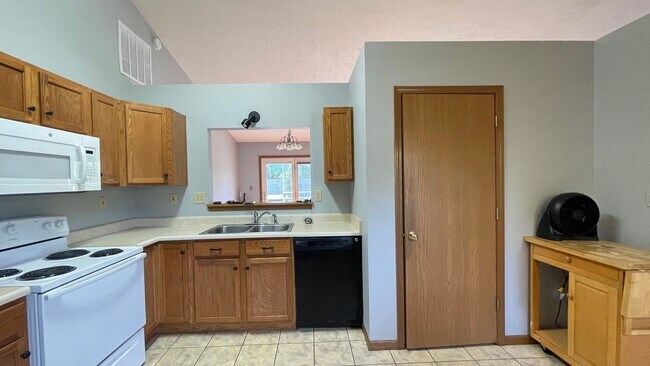 Building Photo - 2417 Depauw Dr