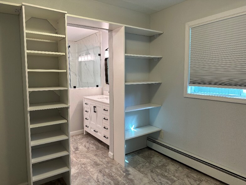 Building Photo - 17634 Meadow Creek Dr