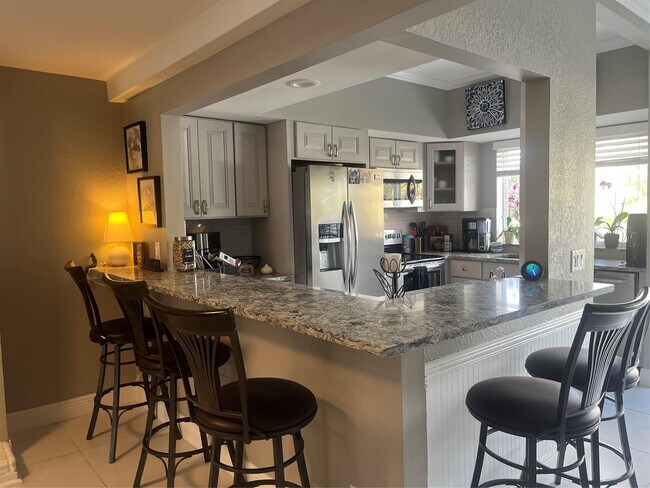 Building Photo - 2113 NE 44th St