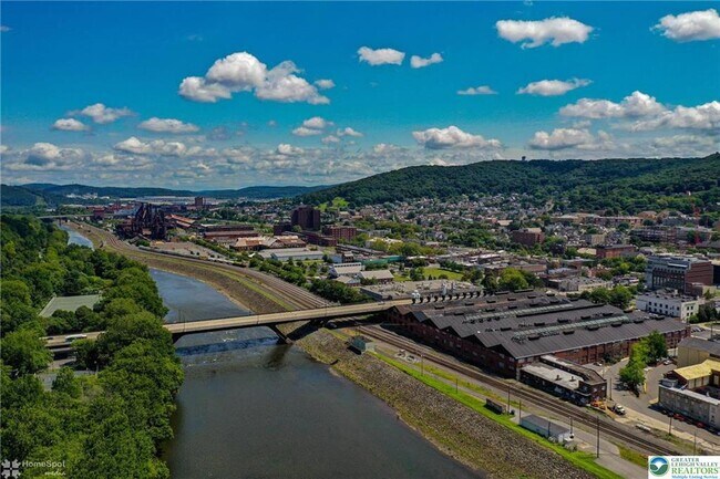 Building Photo - 11 W 2nd St