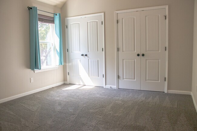 Building Photo - 1266 Coachman Way