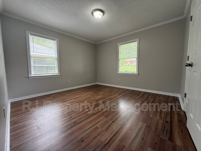 Building Photo - 3602 Donna Dr
