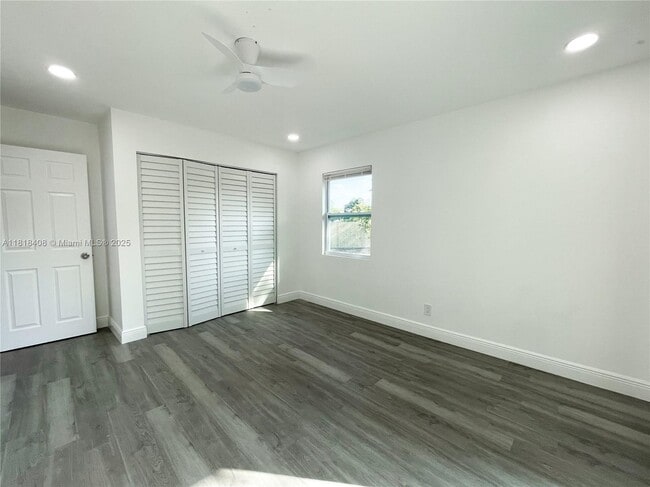 Building Photo - 7915 NW 73rd Ave