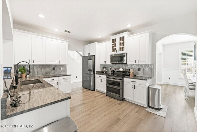 Building Photo - 11698 Donato Dr