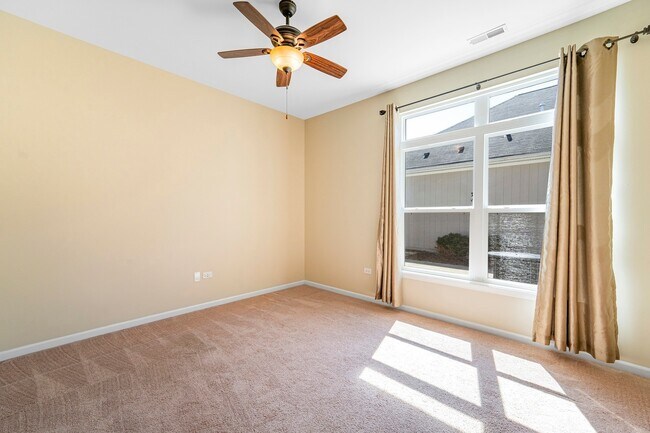 Building Photo - 16519 S Fox Run Cir