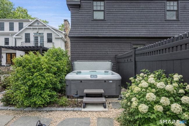 Building Photo - 4 Winker Ln