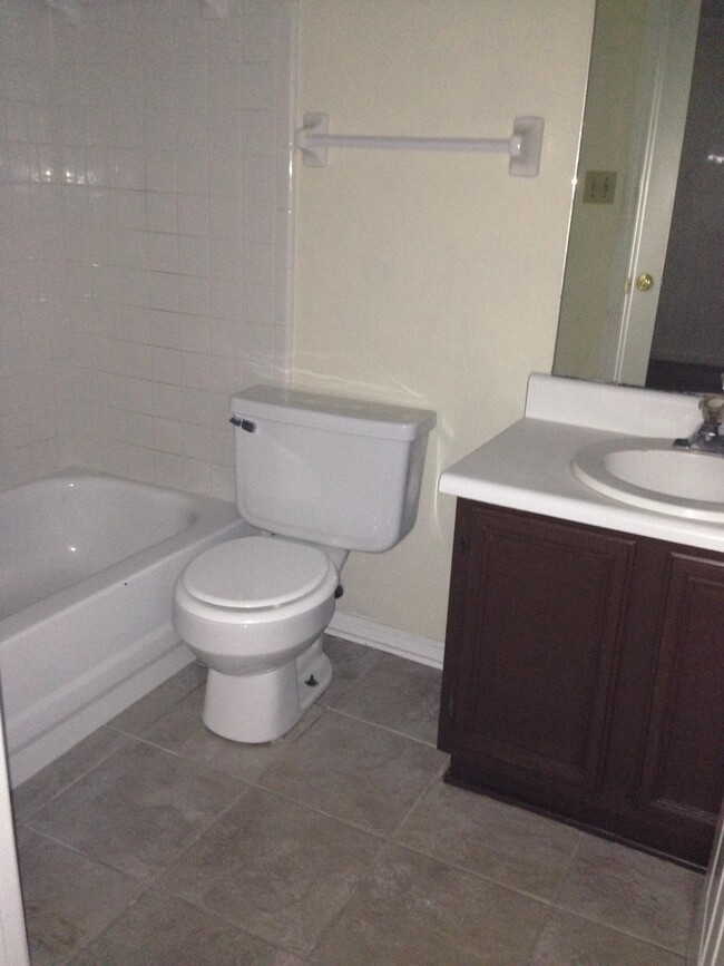 Building Photo - 2901 Richview Park Cir S