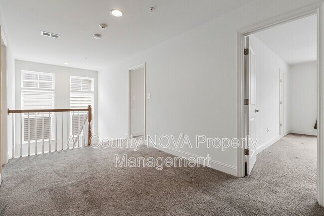 Building Photo - 11010 N Riding Rd