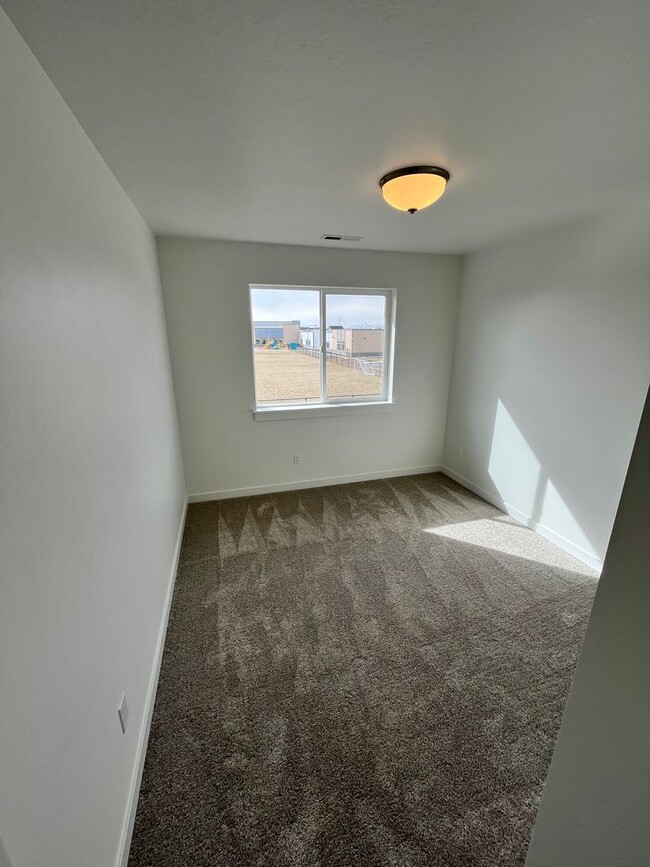 Building Photo - Brand New 3 bed 2.5 bath with flex room No...