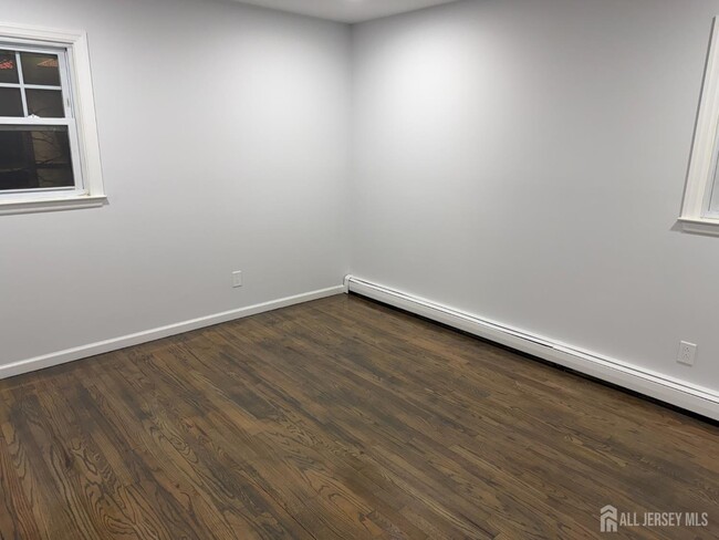 Building Photo - 2460 Woodbridge Ave