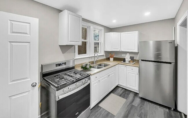 Building Photo - 8900 S Dauphin Ave