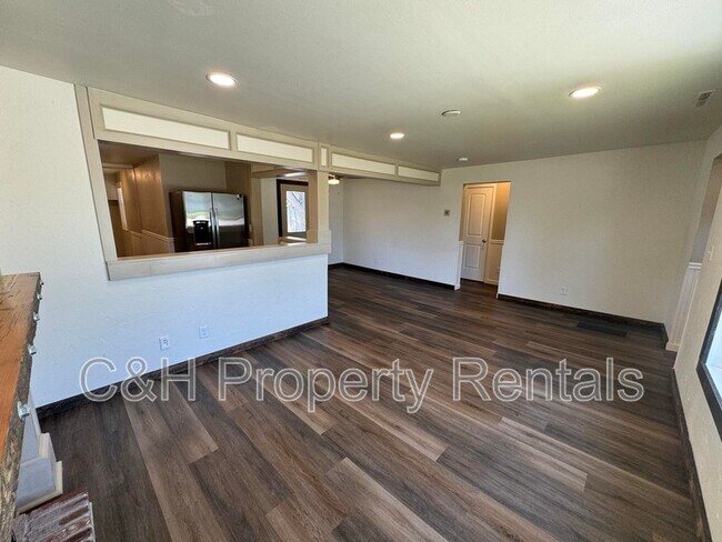 Building Photo - 302 N 5th Ave