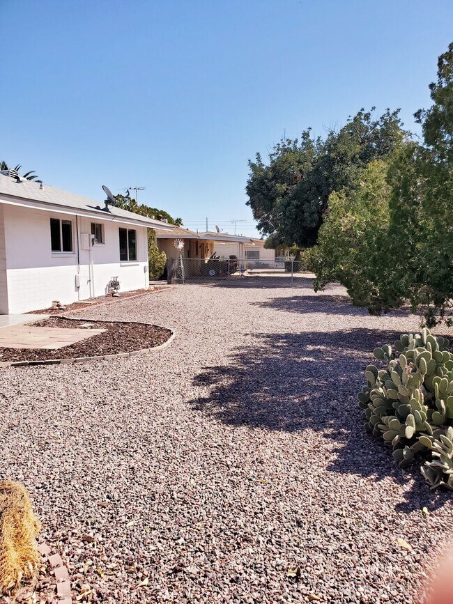 Building Photo - 9951 W Clair Dr