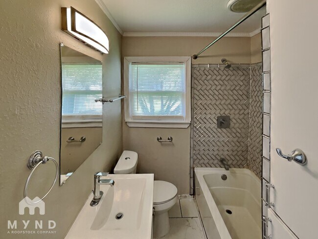 Building Photo - 4421 Cherry