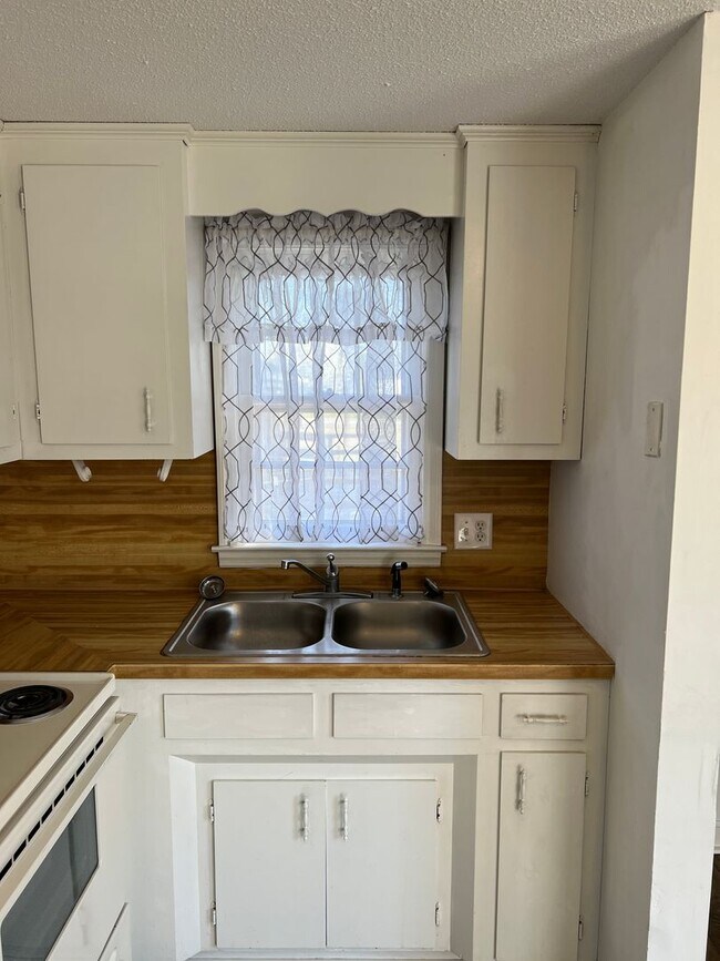 Building Photo - 1 Bed/1 Bath in Coats