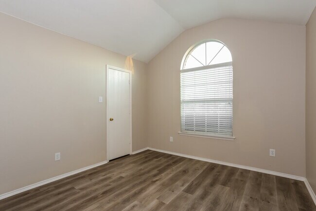 Building Photo - 1735 Oneal St