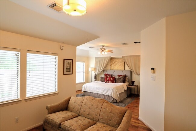 Building Photo - 17719 Brair Arbor