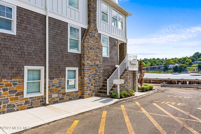 Building Photo - 10 Via Ripa Wy