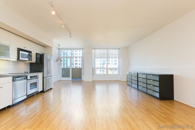 Primary Photo - 350 W Ash St