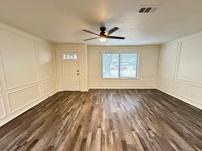 Building Photo - PLANO 4-bed 3-bath 2-car garage with huge workshops
