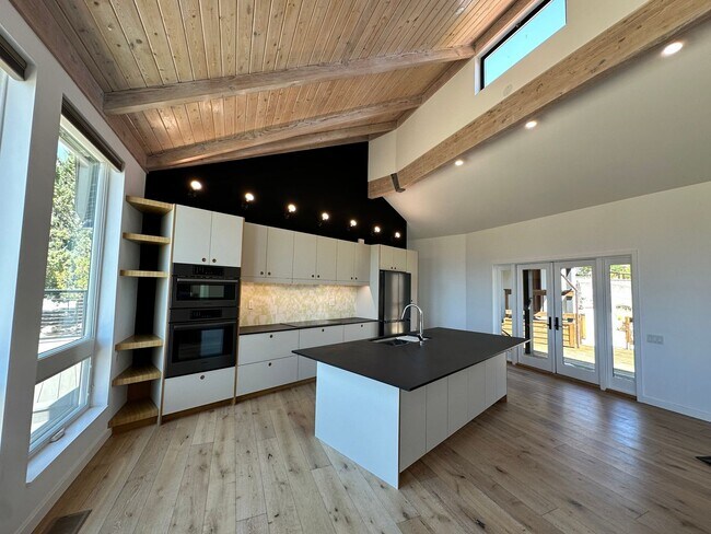 Building Photo - Paradise is the location of this home and ...