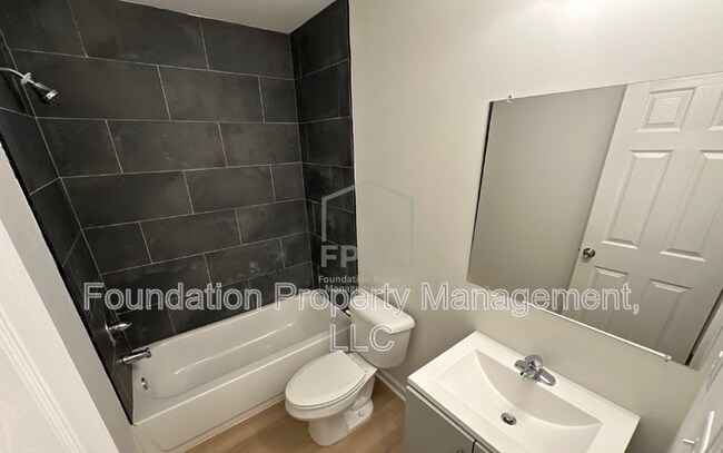 Building Photo - 3966 Battlefield Dr