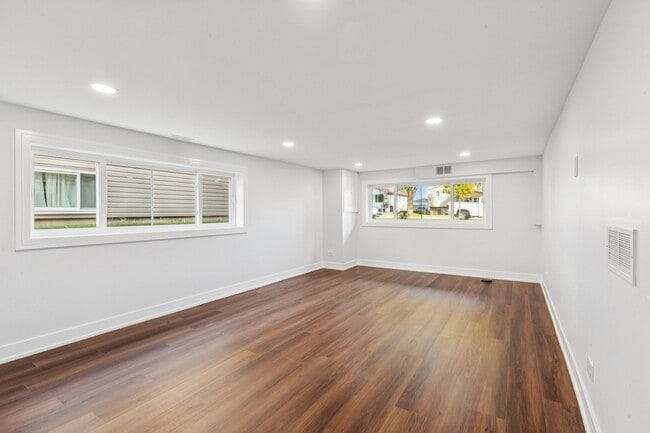 Building Photo - 26 N Craig Pl