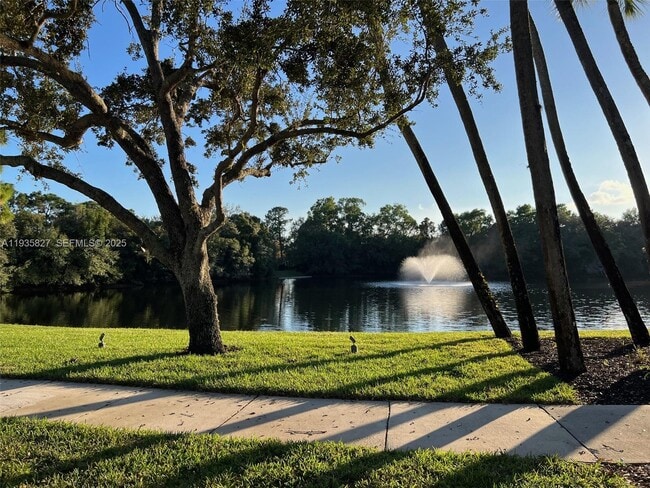 Building Photo - 184 W Bay Cedar Cir