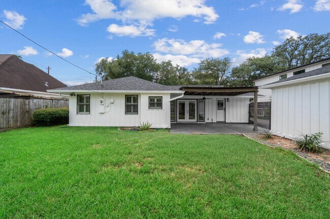 Building Photo - 1328 Bingle Rd