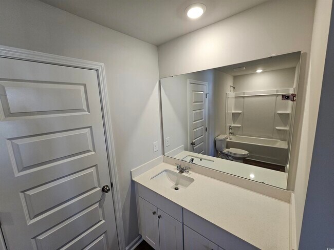 Building Photo - 2033 Northwest Dr