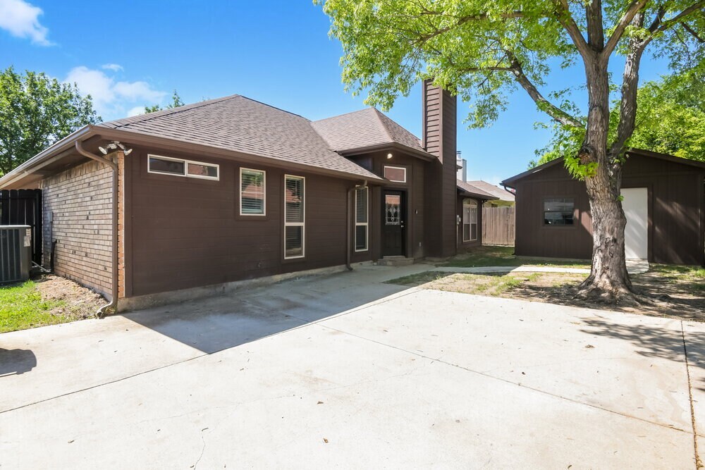 Building Photo - 5900 Ravenya St