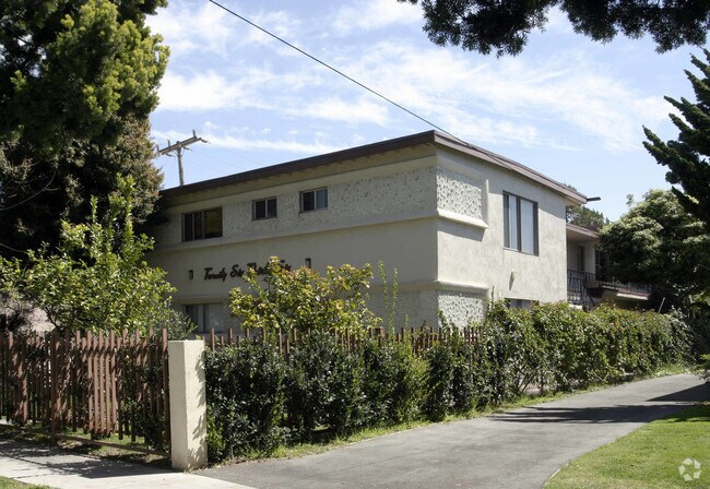 Primary Photo - 2636 Kansas Ave