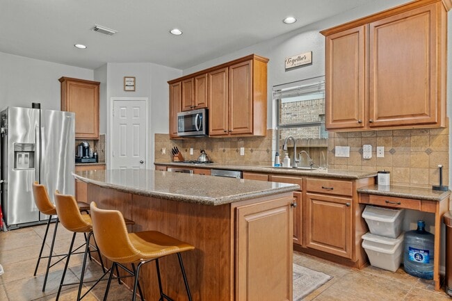 Building Photo - 14402 Hazeldale Dr