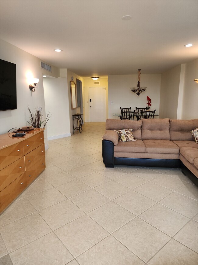 Living Room - 3140 S Ocean Dr