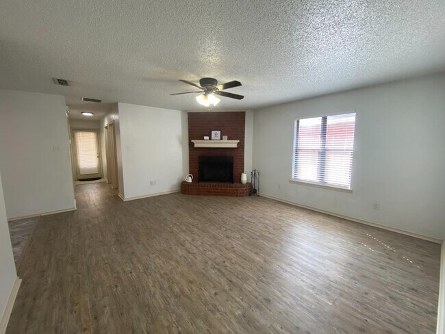 Building Photo - 401 Kline Ave