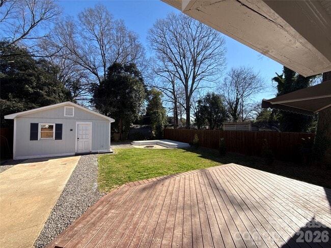 Building Photo - 1624 Club Rd