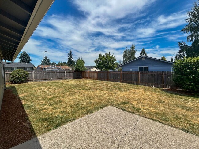 Building Photo - 1488 Warbler Dr SE