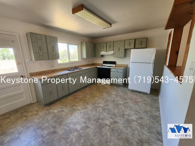 Building Photo - Charming Townhome in Pueblo West – Comfortable & Convenient Living $1300/$1300