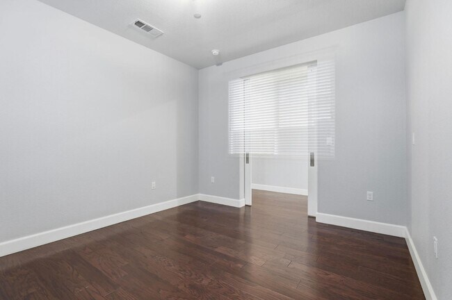 Building Photo - 1818 Tarragon Dr