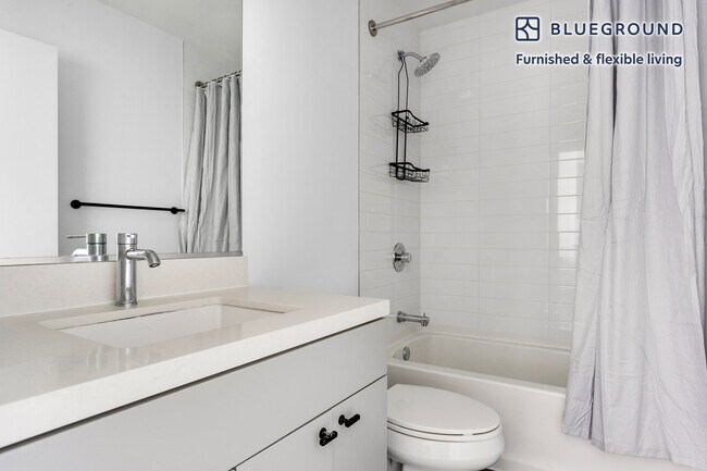 Building Photo - 3345 Wilshire Blvd