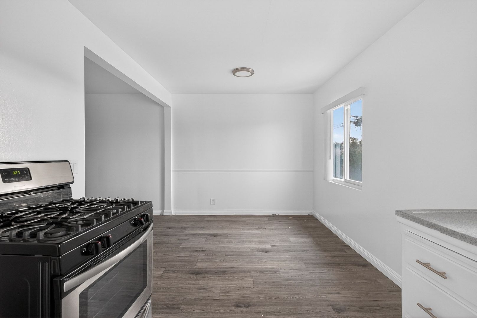 Building Photo - 216 E Burnett St