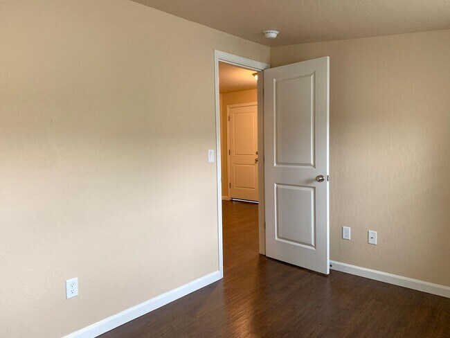 Building Photo - 1 Bedroom Casita Near Downtown Hollister