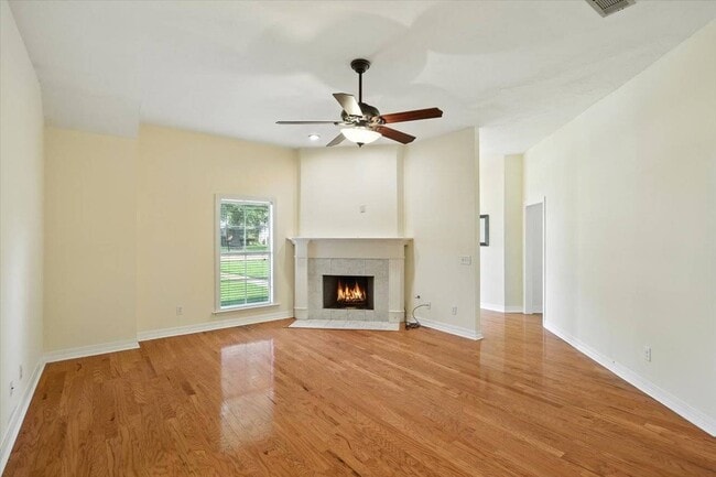 Building Photo - 213 Cambridge Dr