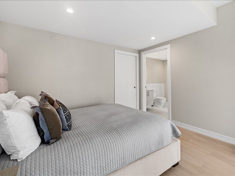 Building Photo - 110 Broad St